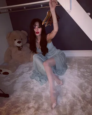泫雅烟熏妆妖娆性感图片