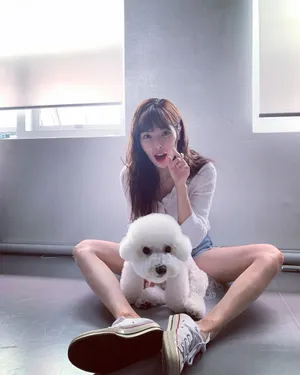 泫雅清纯性感生活照图片_4