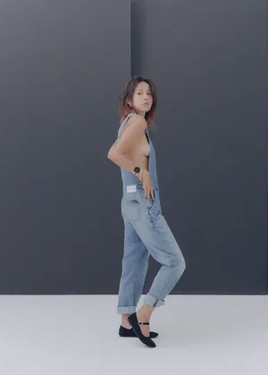 李孝利素雅淡妆性感写真图片_1