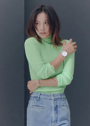 李孝利素雅淡妆性感写真图片_2