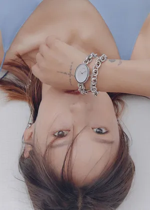 李孝利素雅淡妆性感写真图片_4