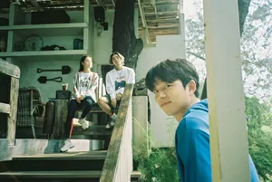 孔刘休闲帅气旅拍写真图片_6