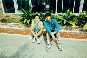 孔刘休闲帅气旅拍写真图片_7