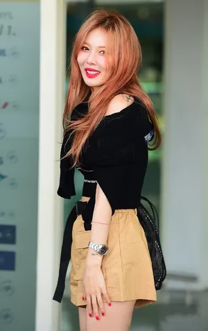 金泫雅酷美性感机场图片_5