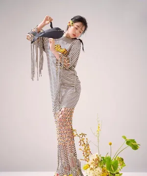 崔雪莉性感杂志大片写真图片_3