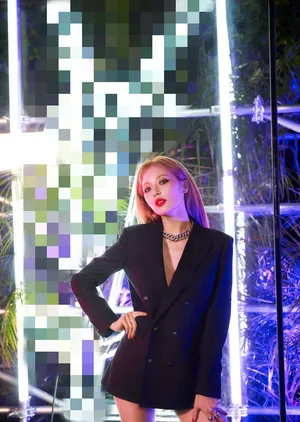 泫雅最新户外杂志写真花絮照图片_3