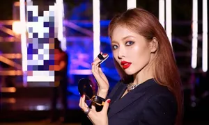 泫雅最新户外杂志写真花絮照图片_4