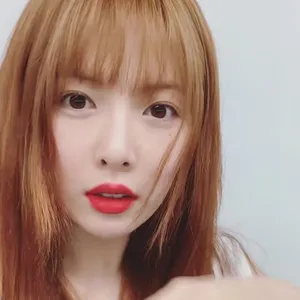 泫雅碎花吊带性感图片_4