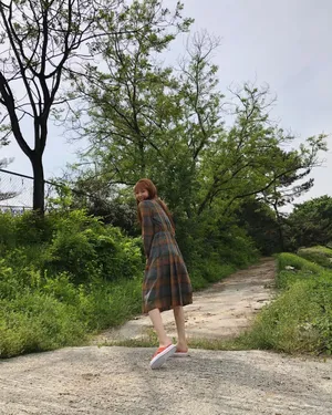 泫雅美艳动人户外清新照片_7