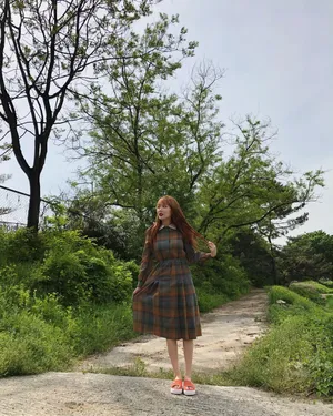 泫雅美艳动人户外清新照片_8