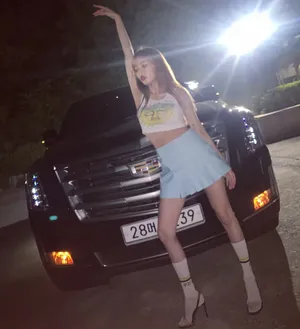 泫雅娇艳红唇性感图片_3