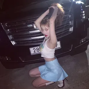 泫雅娇艳红唇性感图片_4