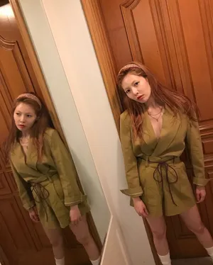 泫雅纤细美腿性感图片