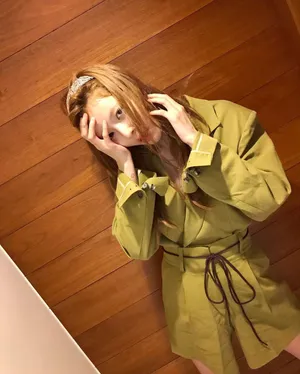 泫雅纤细美腿性感图片_2