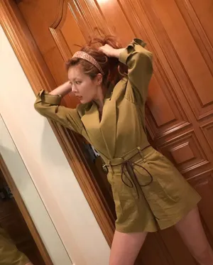 泫雅纤细美腿性感图片_3