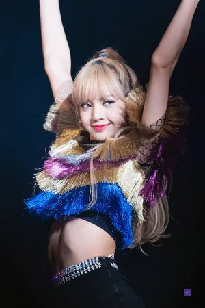 lisa性感百变舞台照图片_5