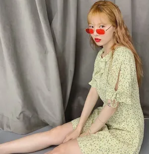 金泫雅墨镜红唇性感私服照图片_3