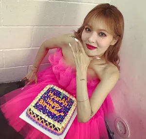 金泫雅粉裙性感生日照图片_2