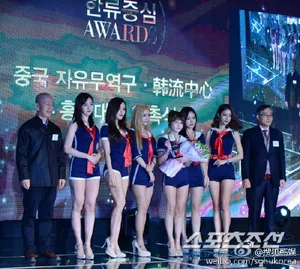 T-ARA任韩流中心宣传大使 热情演出活力四射 tara图片