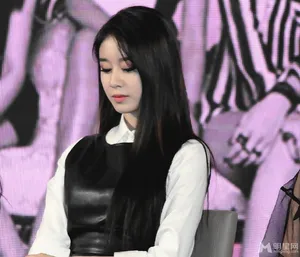 Tara出席活动集体黑色诱惑 性感女王朴智妍皮裙性感出镜_2