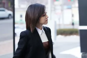 韩国女子天团tara咸慇晶白领上班照 气场强大第1张