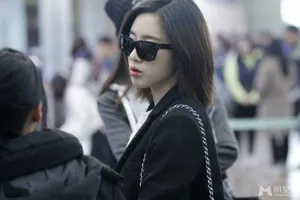 韩国女子天团tara咸慇晶白领上班照 气场强大_7