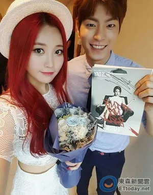 悠闲夫妇再聚首！Girls DayYura晒与洪宗玄温馨合影