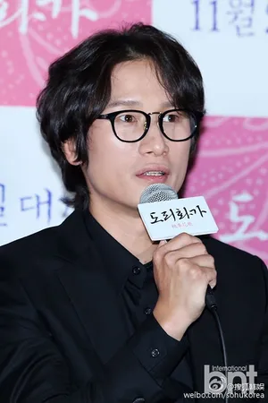 秀智出席《桃李花歌》见面会 紫裙亮相清新可爱 秀智图片_9