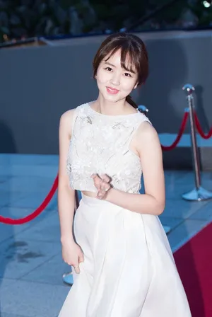 韩国美女金所炫白色礼服唯美红毯图片_6