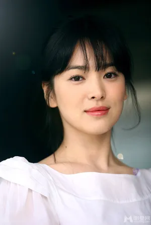 宋慧乔拍写真 气质纯美清淡如菊