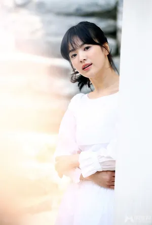 宋慧乔拍写真 气质纯美清淡如菊_4