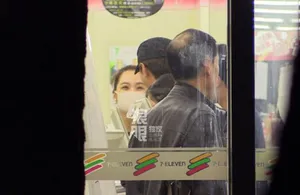 蔡琳高梓淇夫妇夜逛超市_3