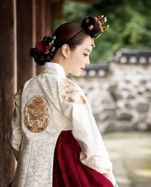 蔡琳高梓淇婚期将近乐开怀 婚照曝光_4