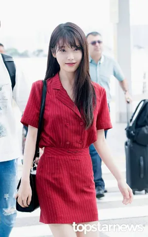 IU妹纸日常着装机场性感抓拍图片