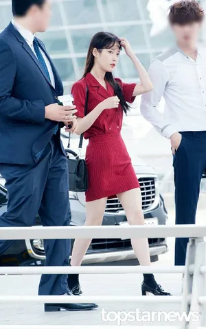 IU妹纸日常着装机场性感抓拍图片_8
