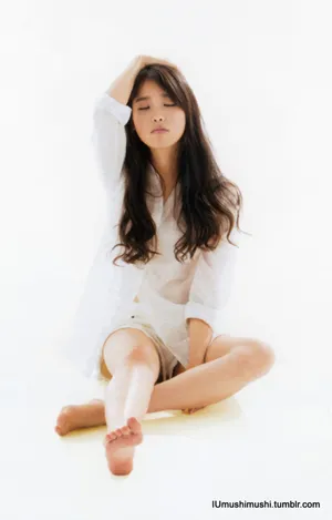 IU李智恩13年新专Canyouhearme写真图片集合_12