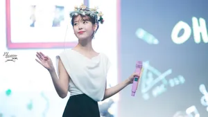IU李智恩高清活动现场图片：花环清新韩国美女歌手