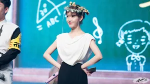 IU李智恩高清活动现场图片：花环清新韩国美女歌手