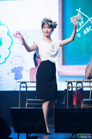 IU李智恩高清活动现场图片：花环清新韩国美女歌手_7