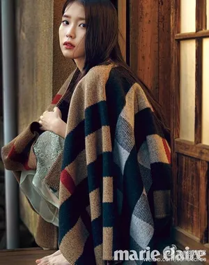 IU杂志写真公开 撩人姿态成熟吸睛 IU图片_4