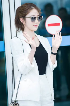 刘仁娜黑白简约清新街拍写真图片_7