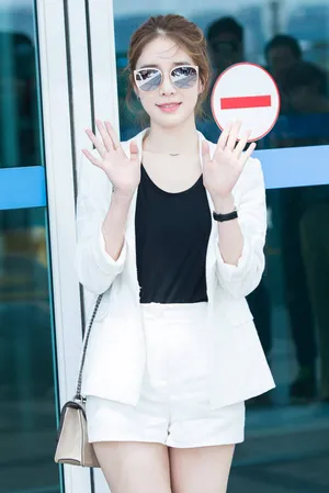 刘仁娜黑白简约清新街拍写真图片_8