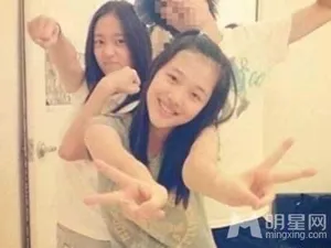 f(x)崔雪莉郑秀晶写真 姐妹情深获点赞