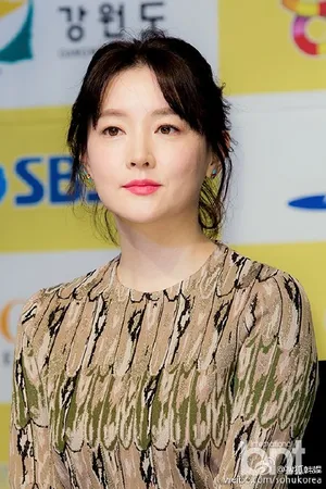 李英爱新戏举行记者会 女神端庄不畏岁月 李英爱图片_3