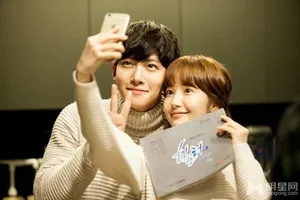 李敏镐前女友朴敏英出演中国版《绯闻女孩》 甜美图片回顾_5