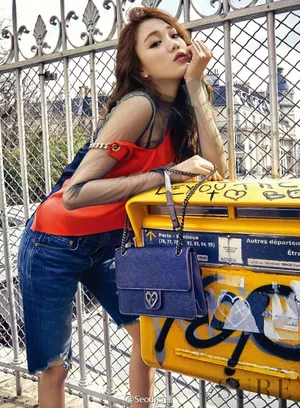 韩国美女李圣经巴黎街头时尚炫酷写真图片_4
