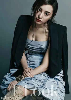 韩国女星金智媛时尚风格杂志写真图片