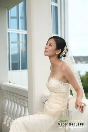金素妍甜美成熟婚纱写真_4