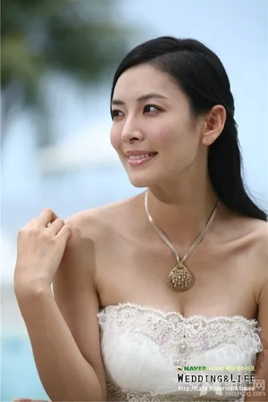 金素妍甜美成熟婚纱写真_5