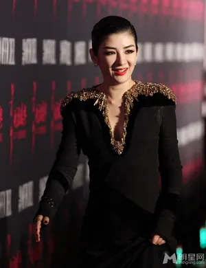 众女星出席中国优雅盛典 性感装扮秀爆乳美腿2_3